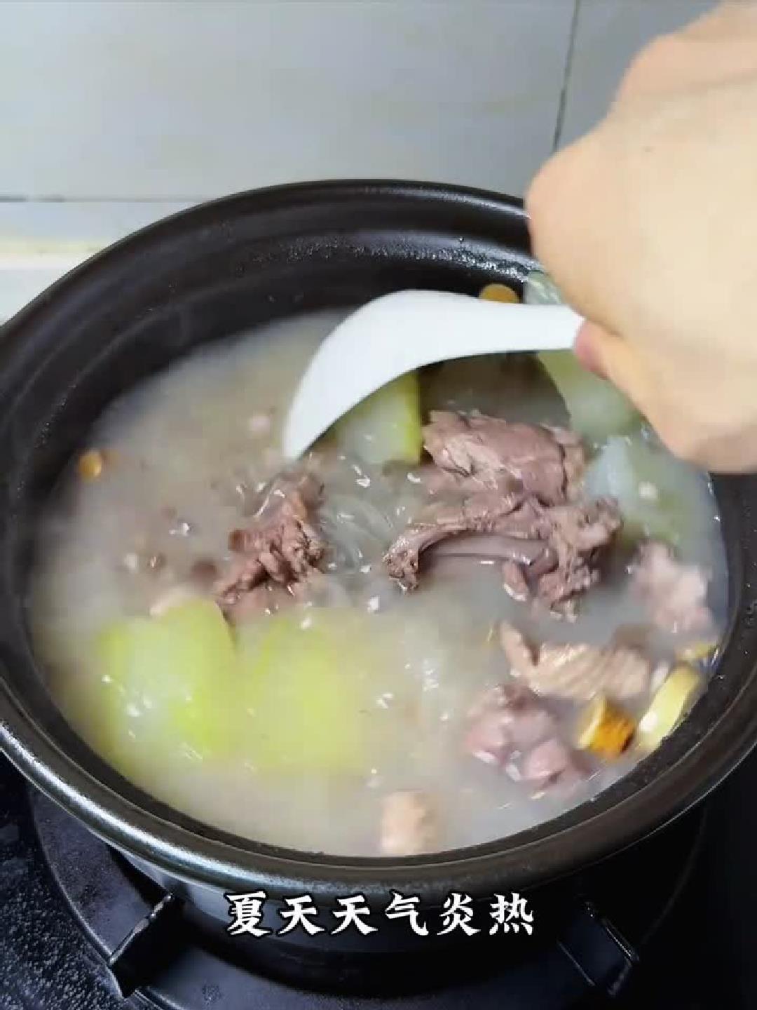 夏日必喝!冬瓜薏米老鸭汤,一碗清热祛湿真舒爽!