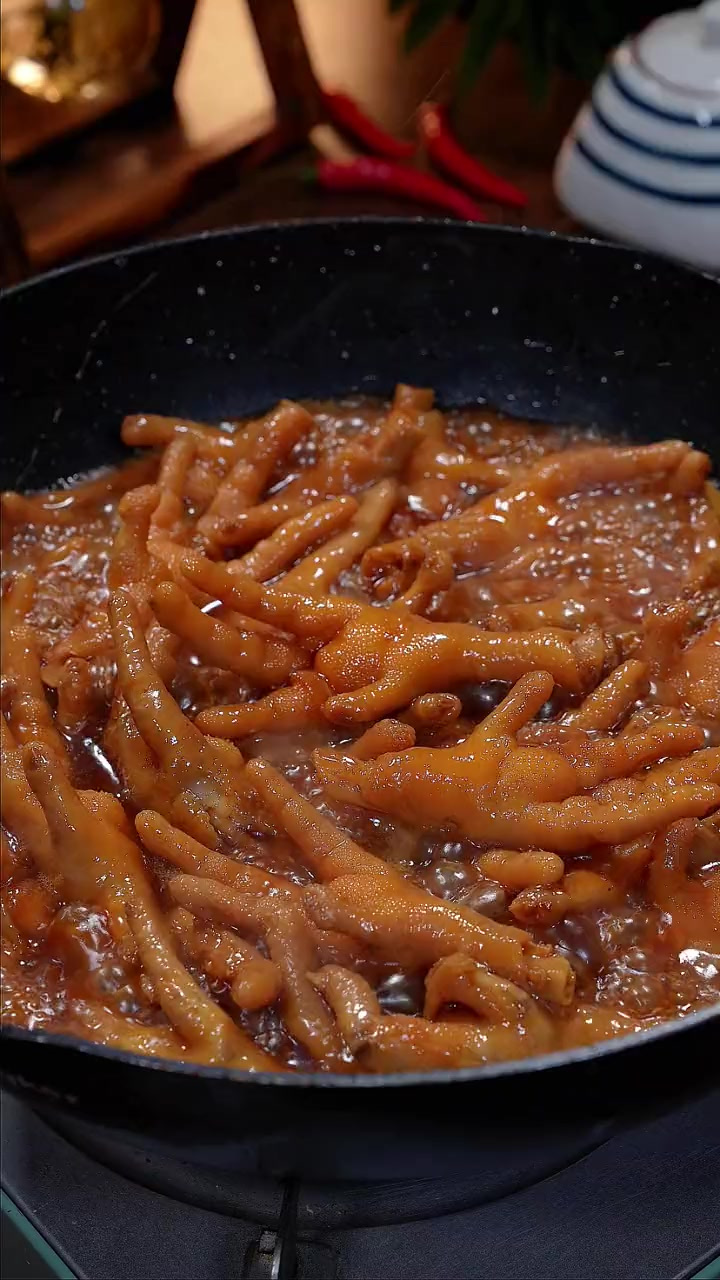 广东桌桌必点的豉油皇鸡爪，在家也能轻松做出茶楼的味道