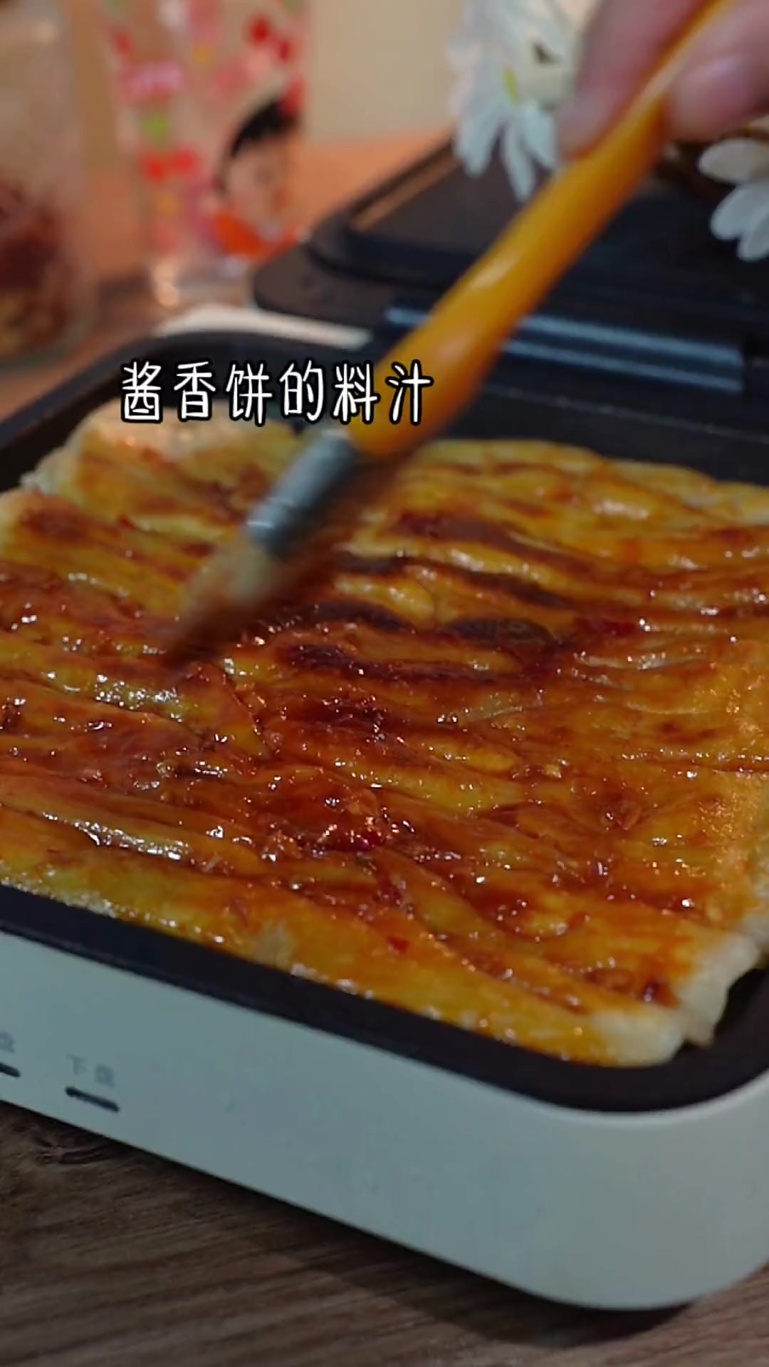 跟妈妈学的酱香饼的酱料做法，甜辣酥香，吃在嘴里好满足，放三天