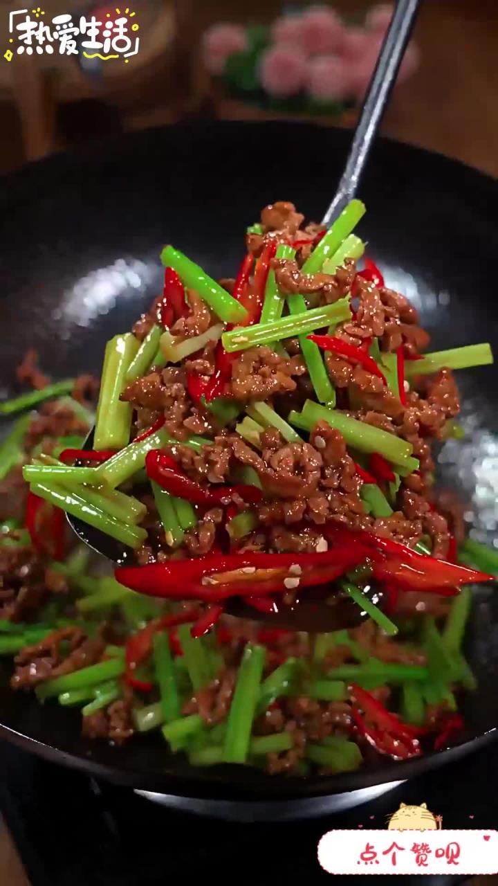 芹菜炒牛肉丝这样做太香了,做法还非常简单,喜欢赶紧做起来吧