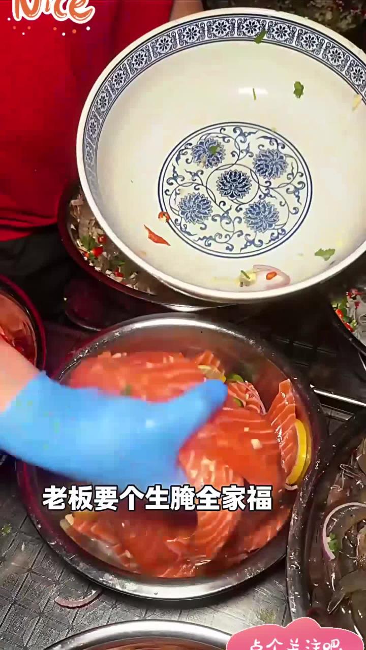 潮汕生腌全家福888一份,我在想这螃蟹会不会夹我舌头