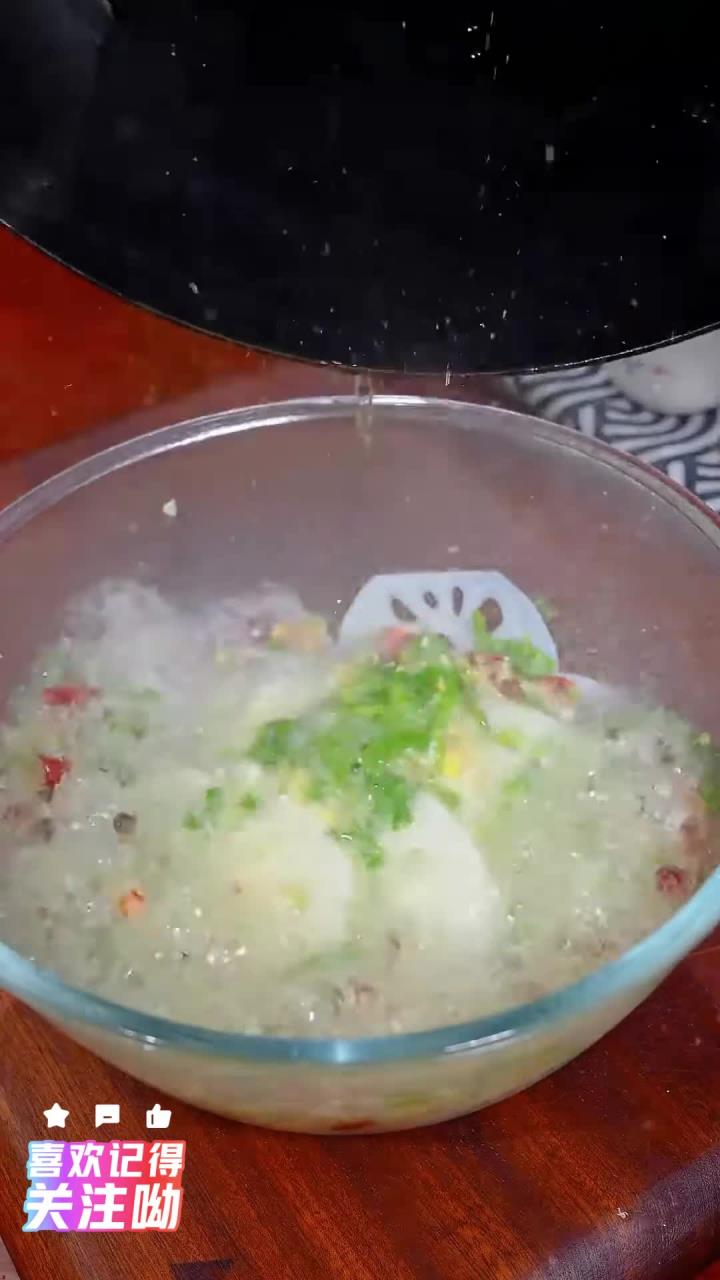 什么样的藕焖一下，清脆爽口又开胃，像我这样做，酸辣过瘾停不下来