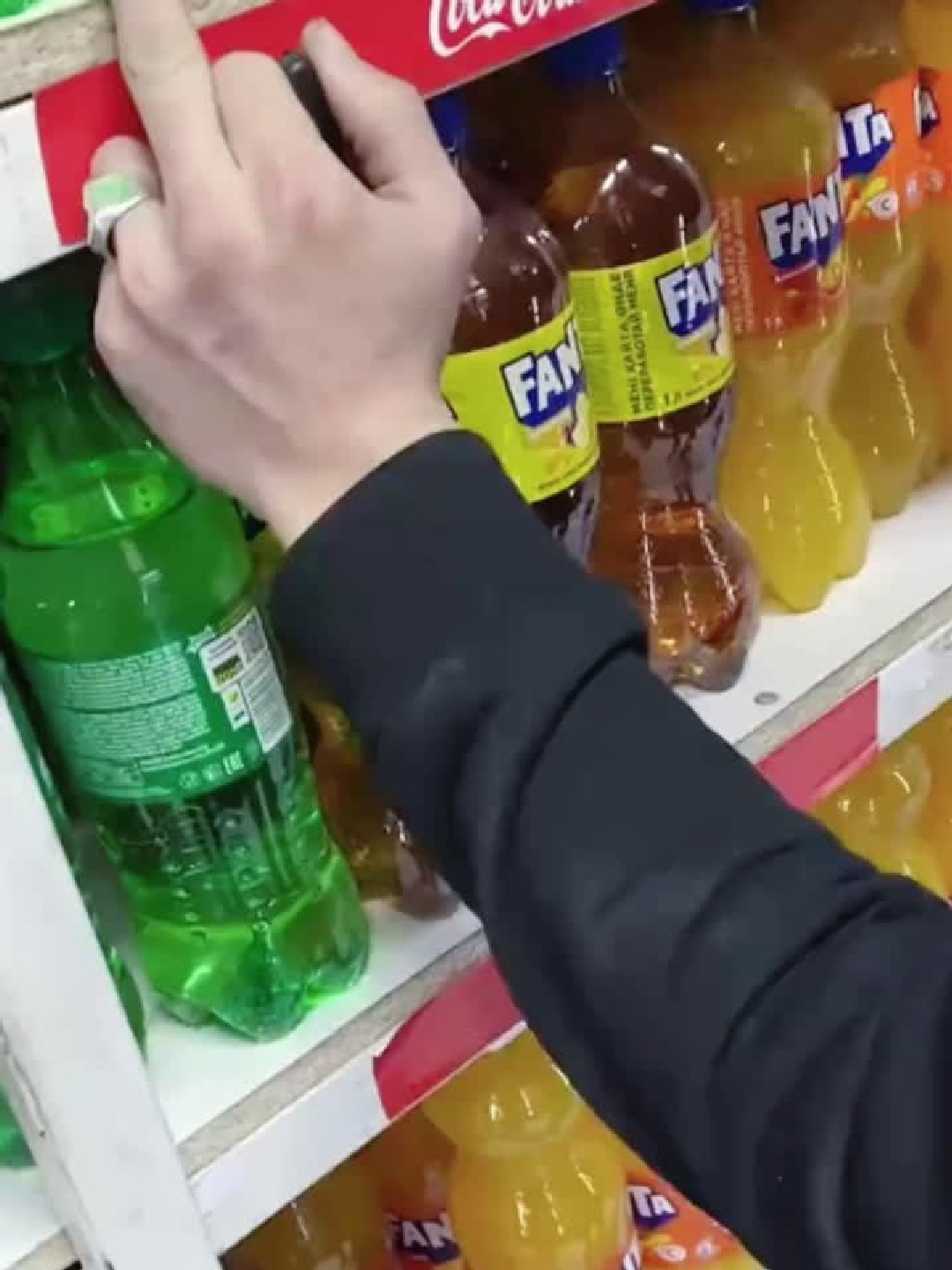 真是个伟大的发明！原来超市价格标签竟然可以修改成任何价格！