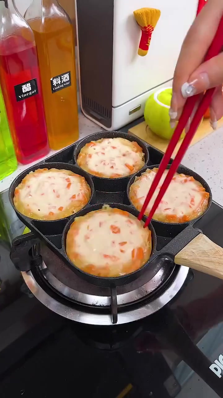 迅速出锅的早餐,轻松通过四孔煎蛋锅实现!