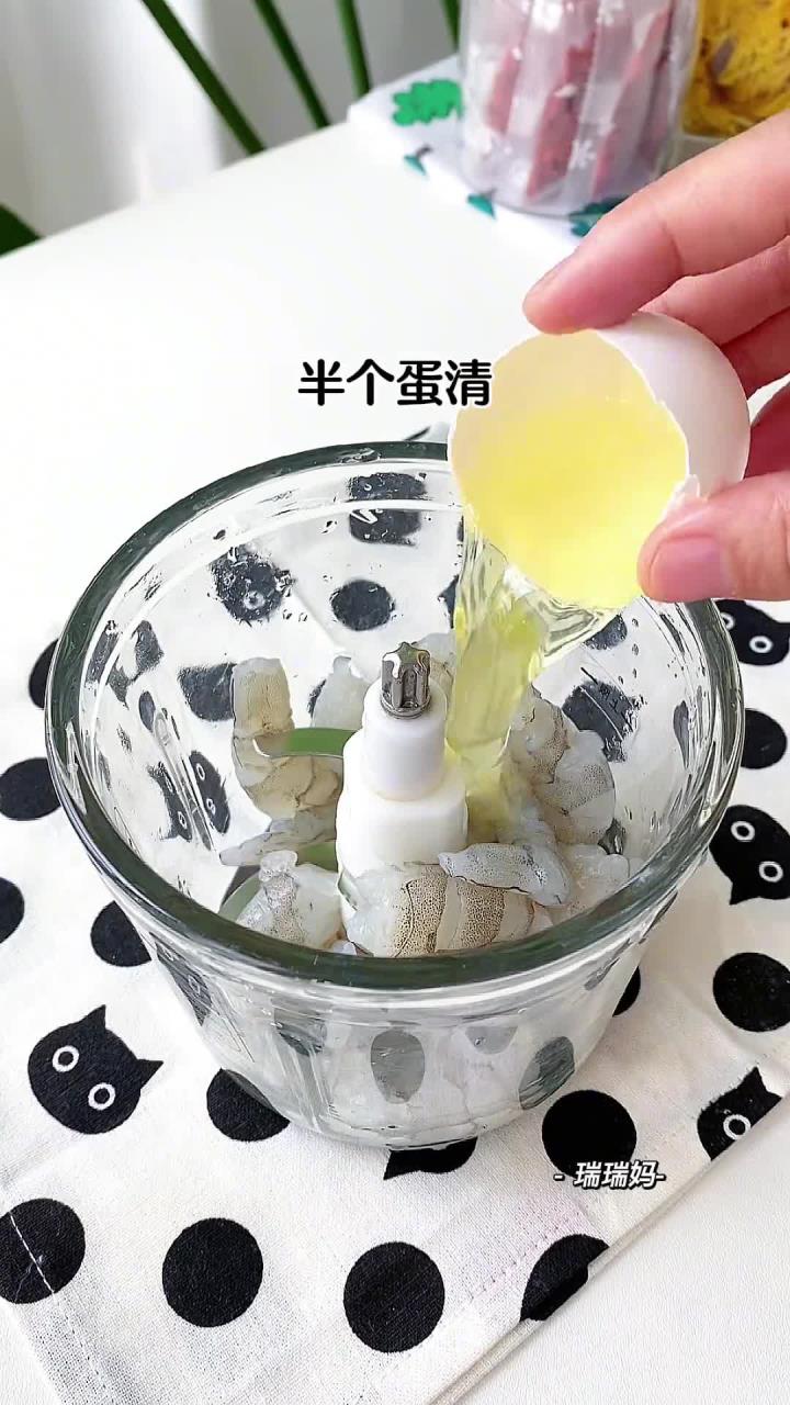 只需要几只虾就能做的虾条,特别鲜嫩,简单又营养