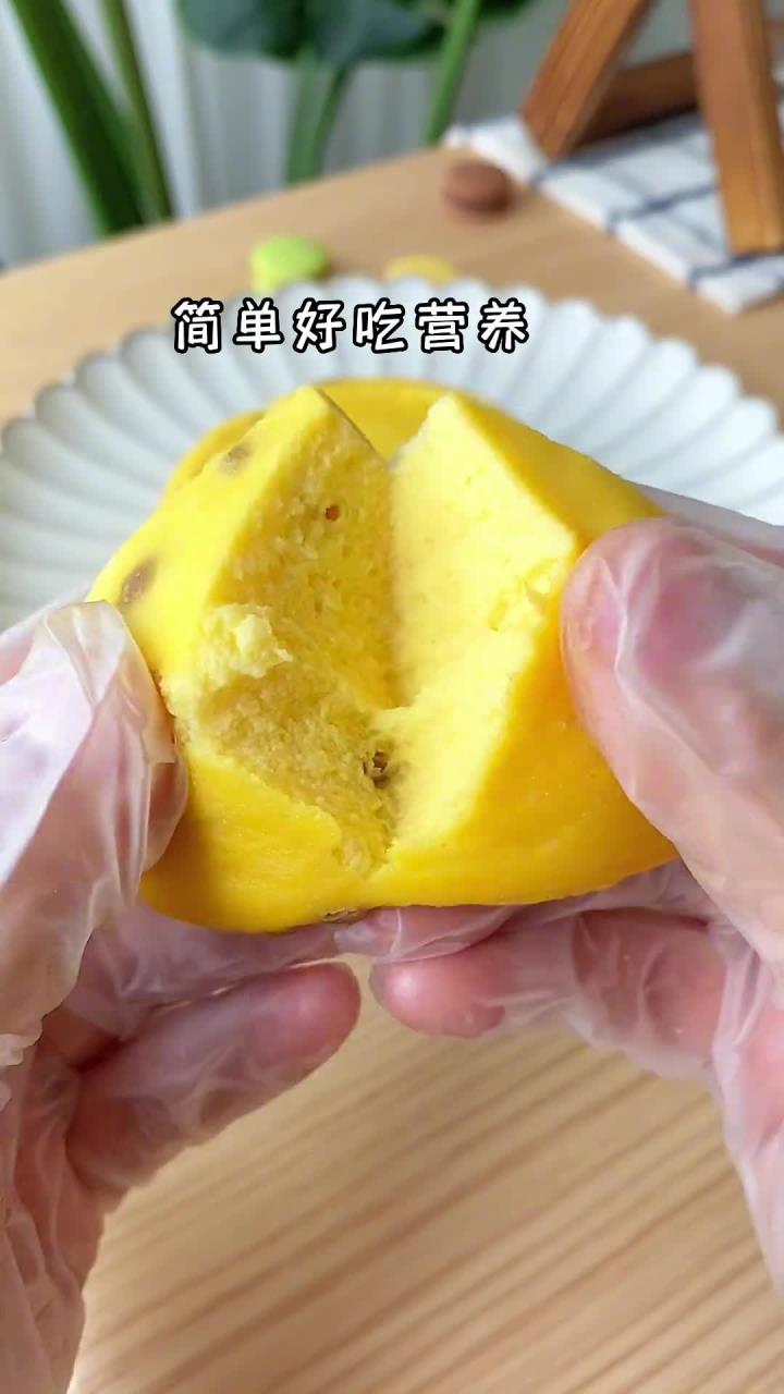 只需要搅一搅蒸一蒸就能做酸奶蛋糕,松软香甜好吃