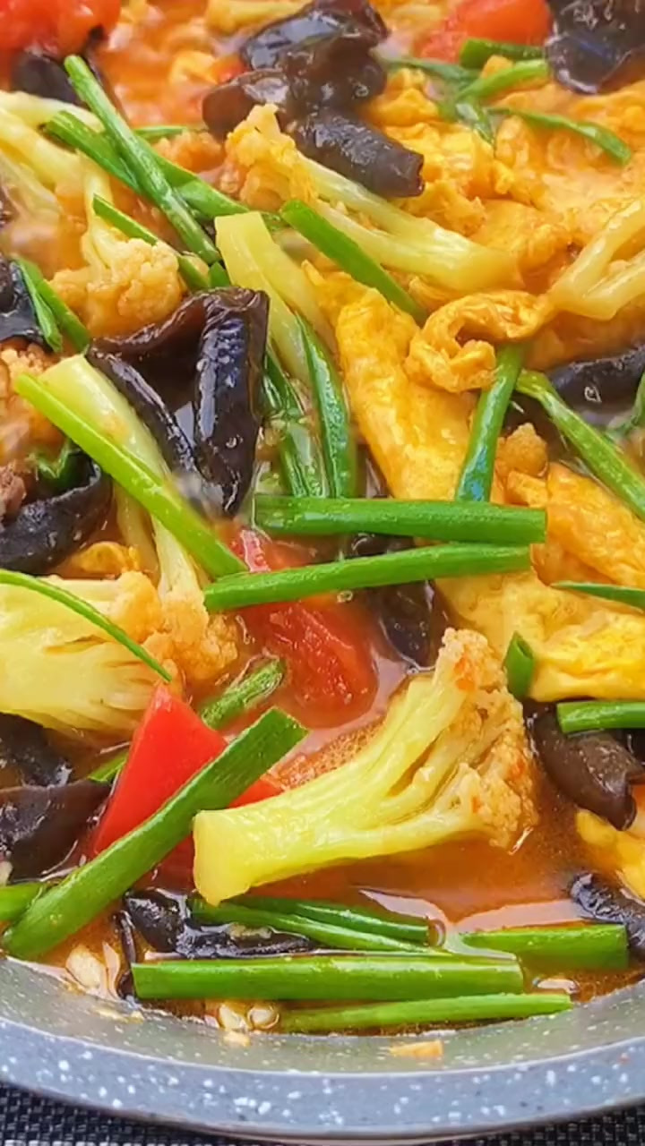 我最喜欢吃的是蔬菜，各种颜色搭配，那我炒出了绝味