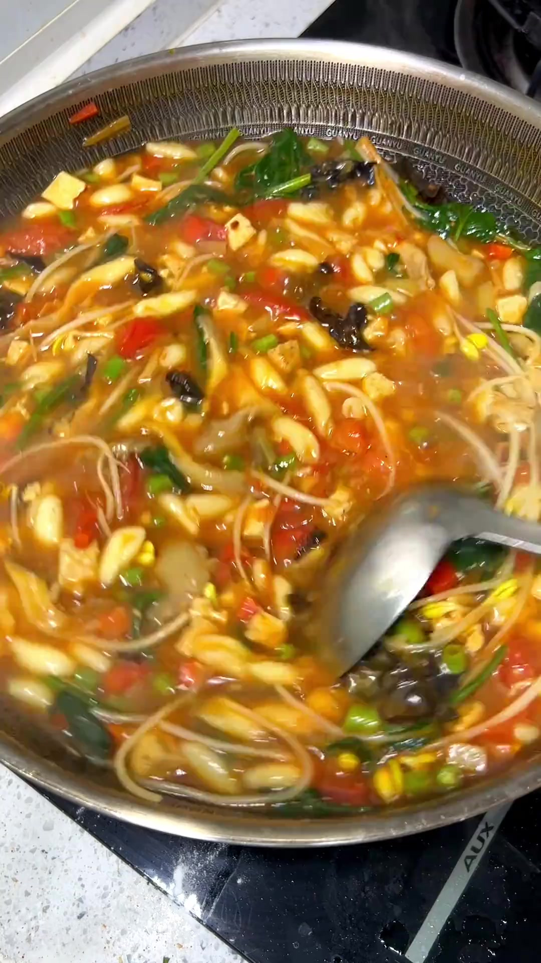 家常饭，烩麻食，配菜丰富，下雨天来这么一碗暖和又好吃