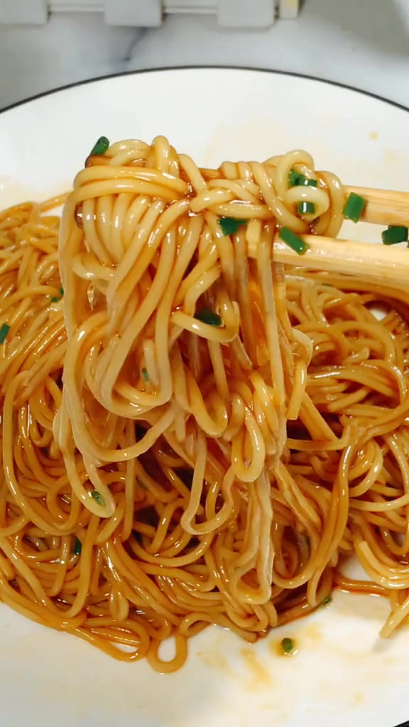 葱油拌面，实在是太好吃了！简单又营养
