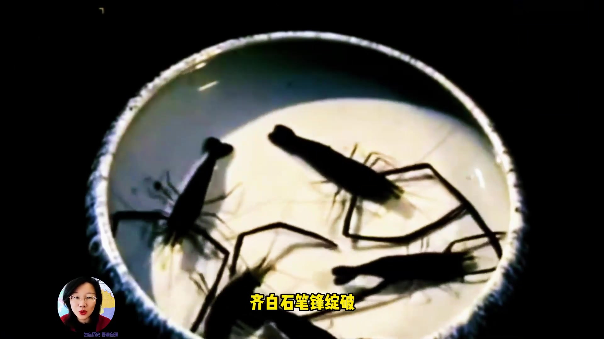 国画大师齐白石罕见绘画影像,93岁将虾画到极致,看大师如何画虾