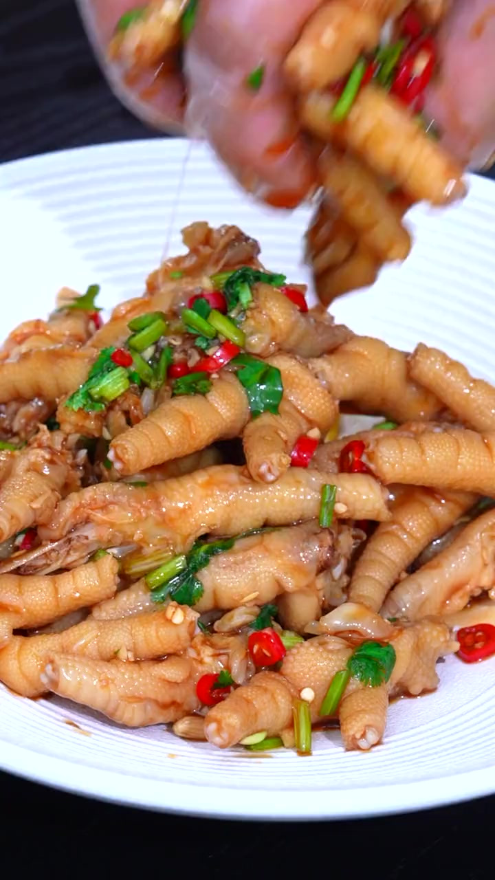 大鱼大肉吃腻了，来个网红酸辣柠檬鸡爪吃吃吧，酸辣过瘾，贼上头