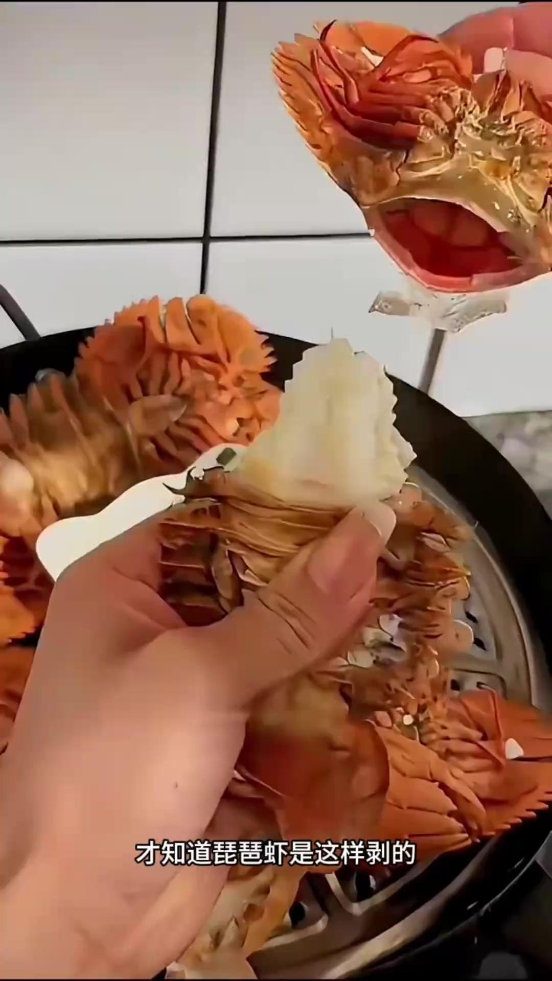 学到了!原来琵琶虾是这样剥的,太简单了!