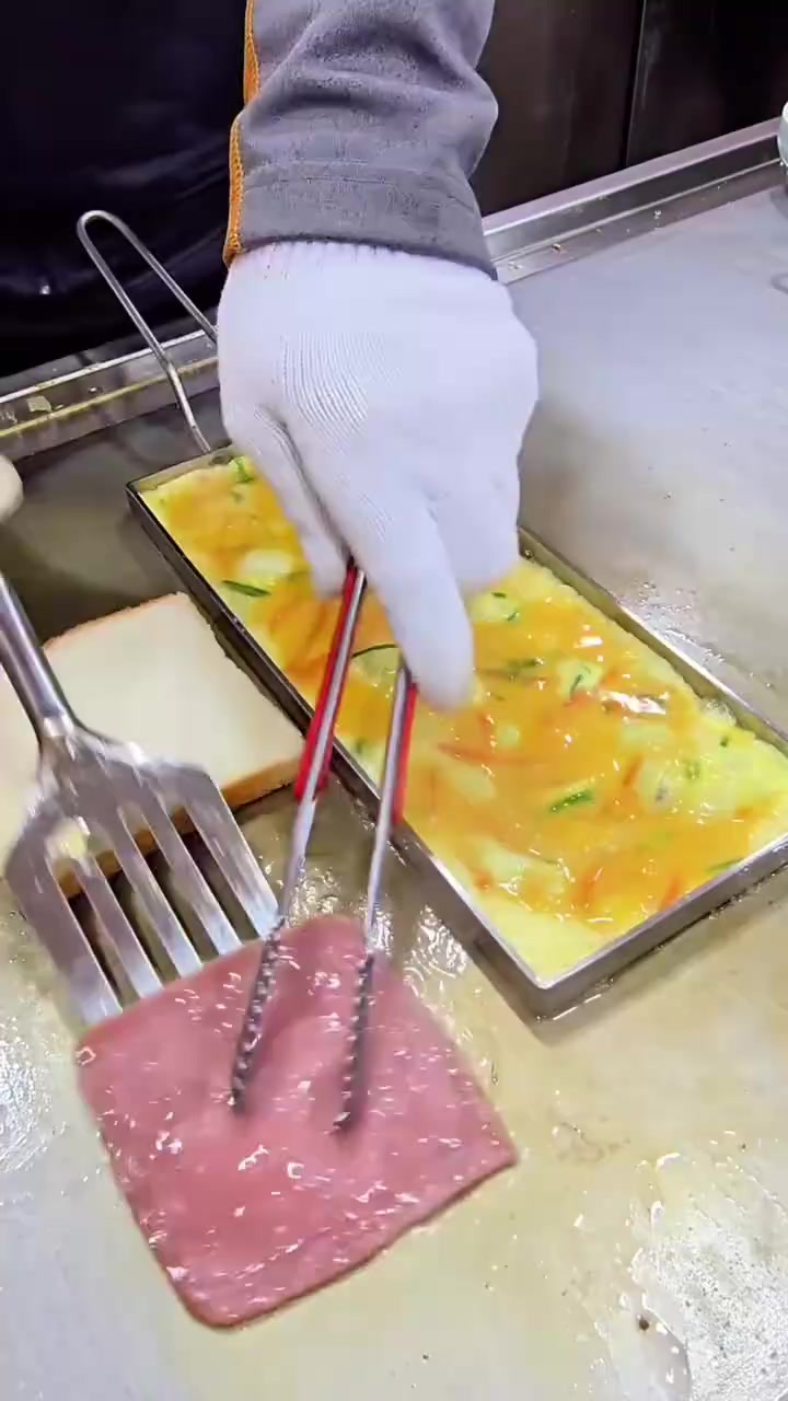男人20秒做了一个鸡蛋饼,就可以卖20元