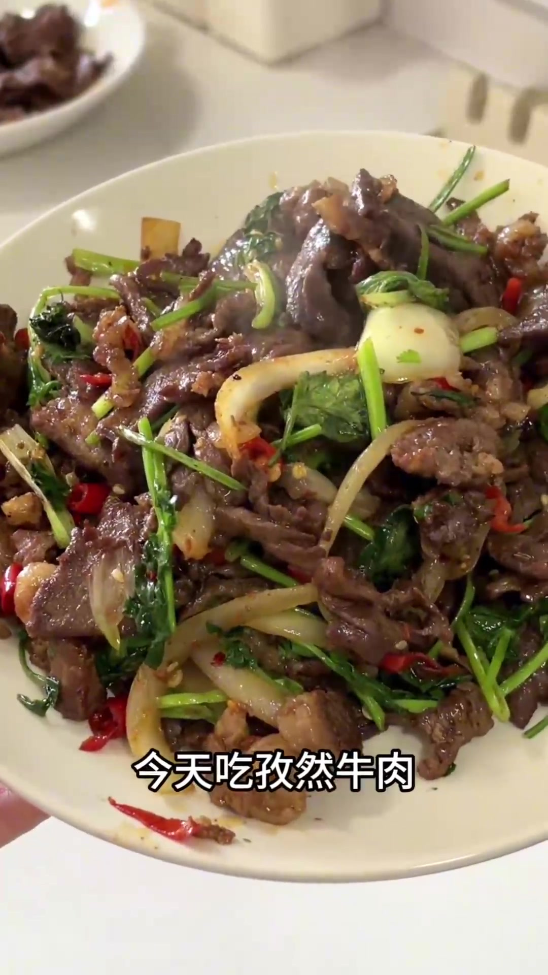 今天吃孜然牛肉，牛肉滑蛋盖饭