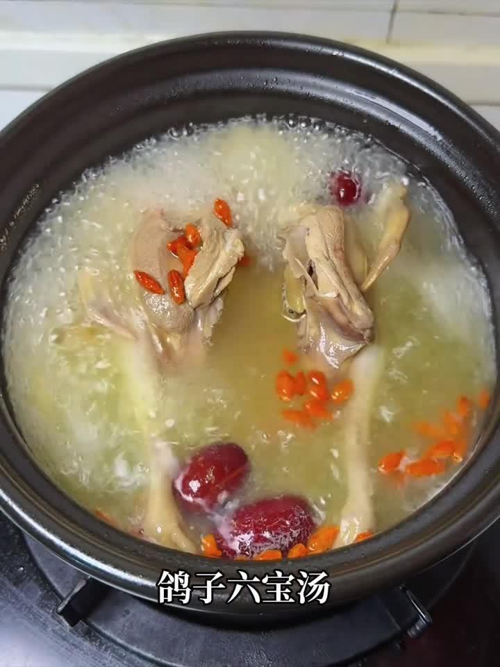 鸽汤一炖气血足,鲜香软烂全家补!
