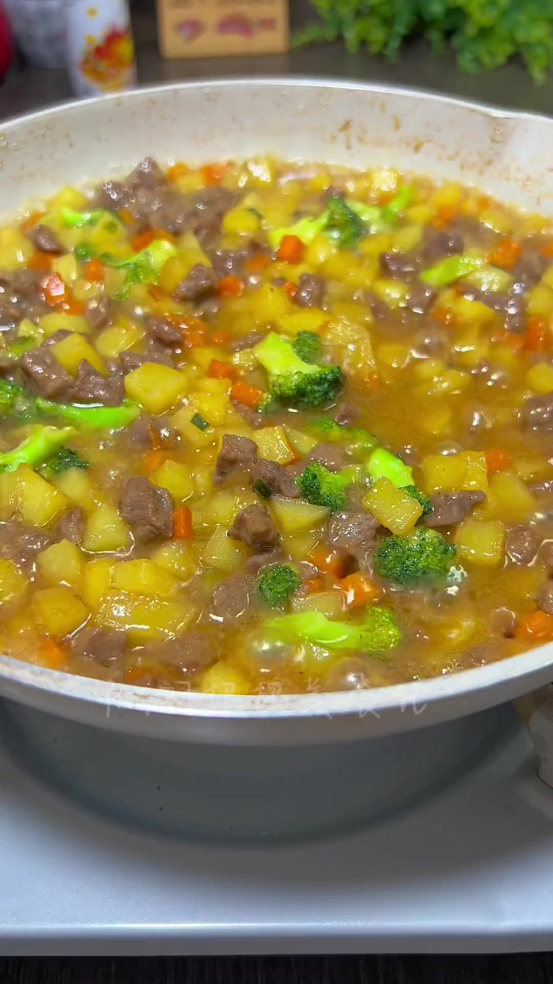 孩子没胃口你就试试这个牛肉土豆盖浇饭，简单营养又好吃