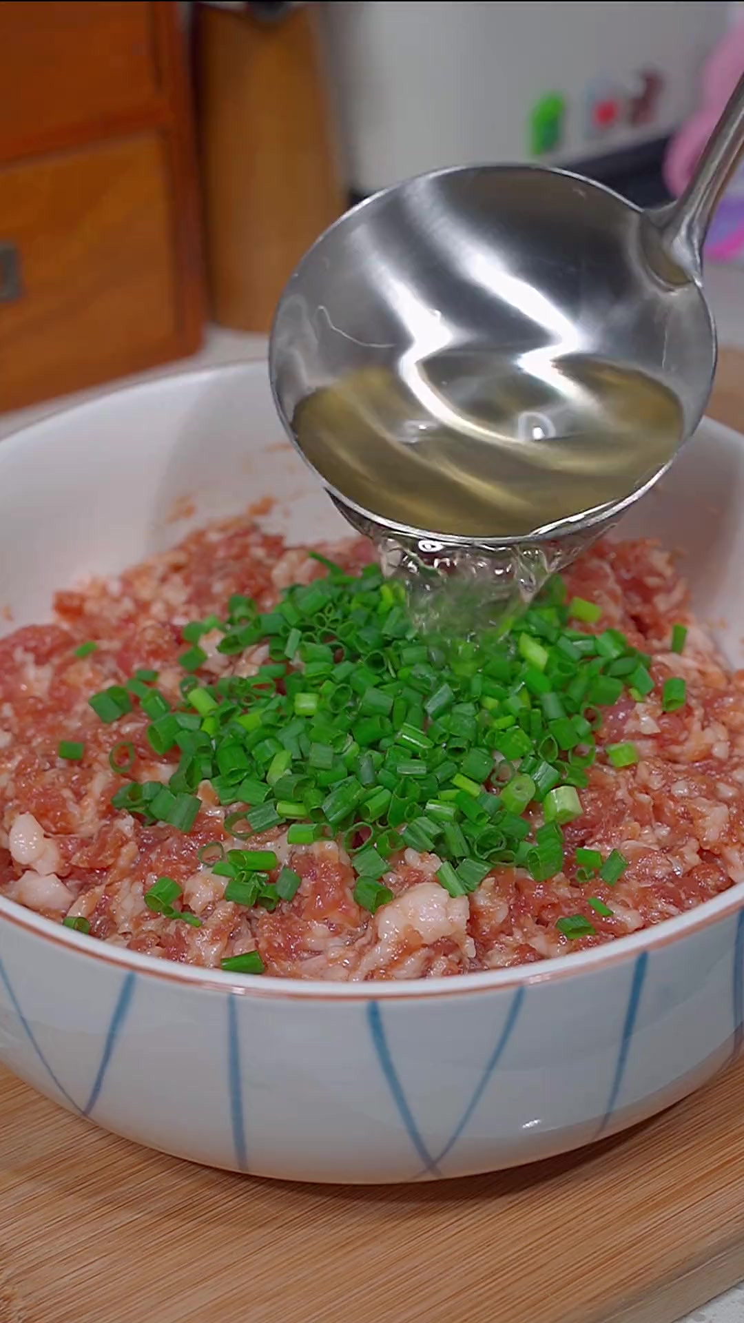 孩子们爱吃的玉米胡萝卜饺子馅，像这样做 一次能吃20个