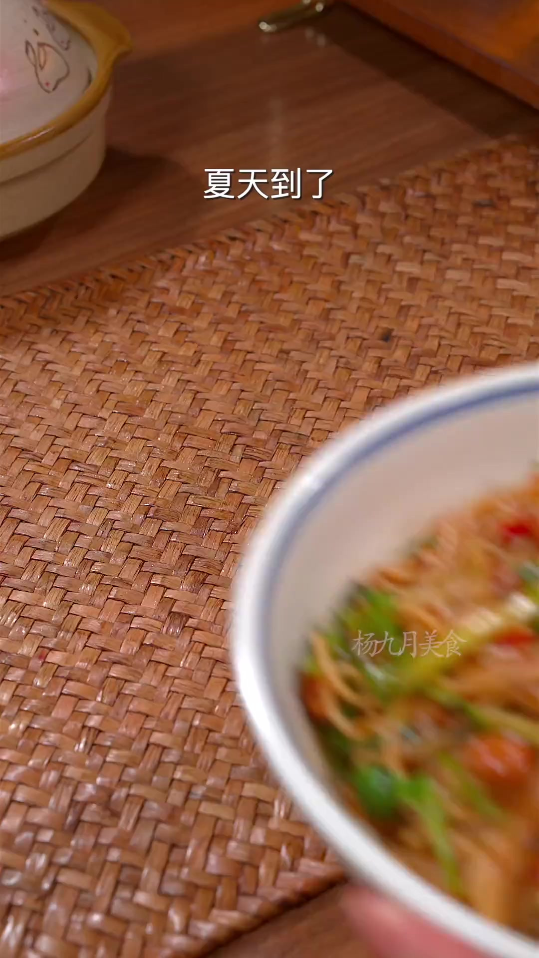 夏天马上就到了，这个凉拌面你一定要学会，酸辣开胃做法还简单