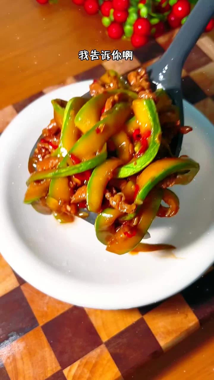 西葫芦炒肉,西葫芦最下饭的做法,香辣可口,一顿能吃三斤米饭。美食每日分享西葫芦