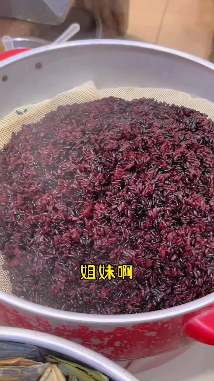 云南滇西美食 糍粑,竹筒饭,菠萝饭,汤圆,陷糕,粽子……有没有和我一样喜欢吃糯叽