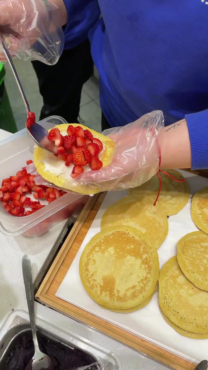重庆巷子里的美食 哆啦a梦最爱的铜锣烧东吴龙湖也能吃到啦,抹茶冰淇淋猫山王榴莲的爱