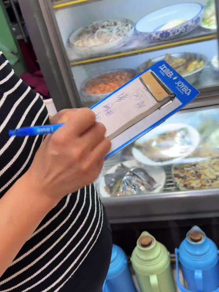 山东济宁美食 炸鱼排和炒虾仁真是百吃不腻