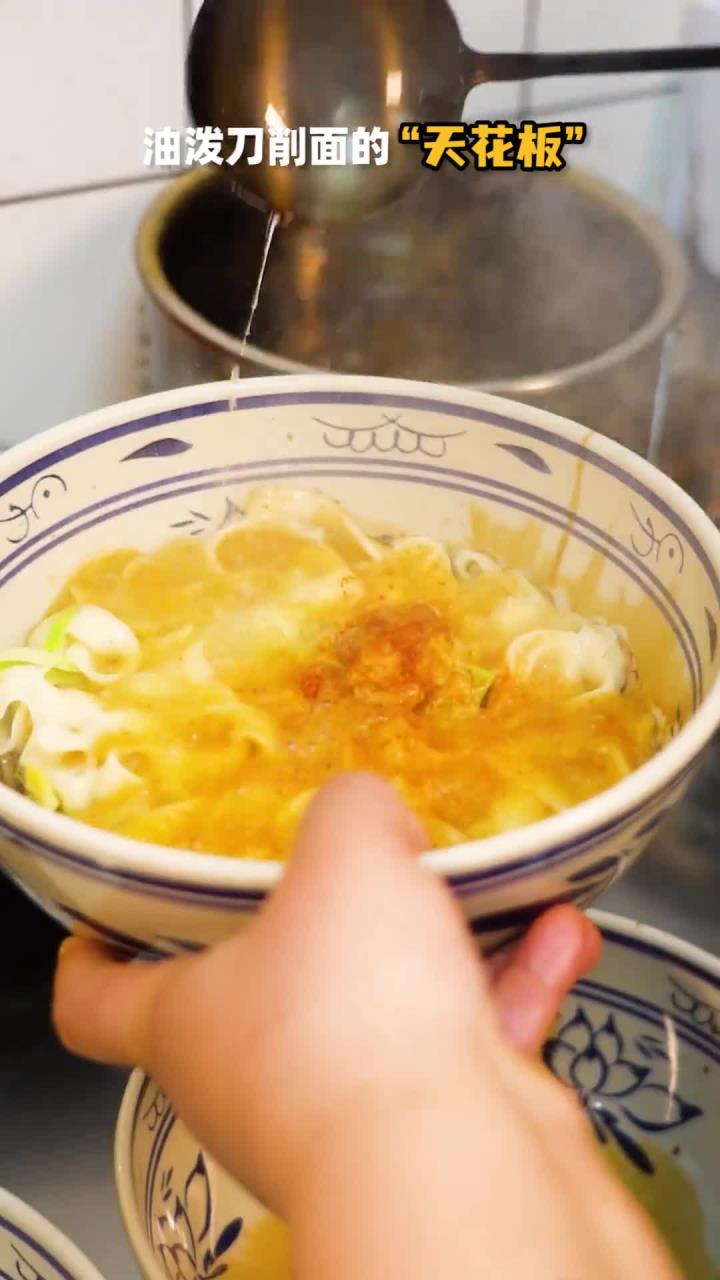 石家庄刀削面的“天花板”!排队12年,日卖3000碗,粉丝遍布全国!最后这么吃才算没白