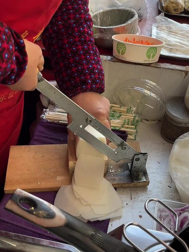 杭州小吃 爱上新昌,从街边的薄皮年糕开始!