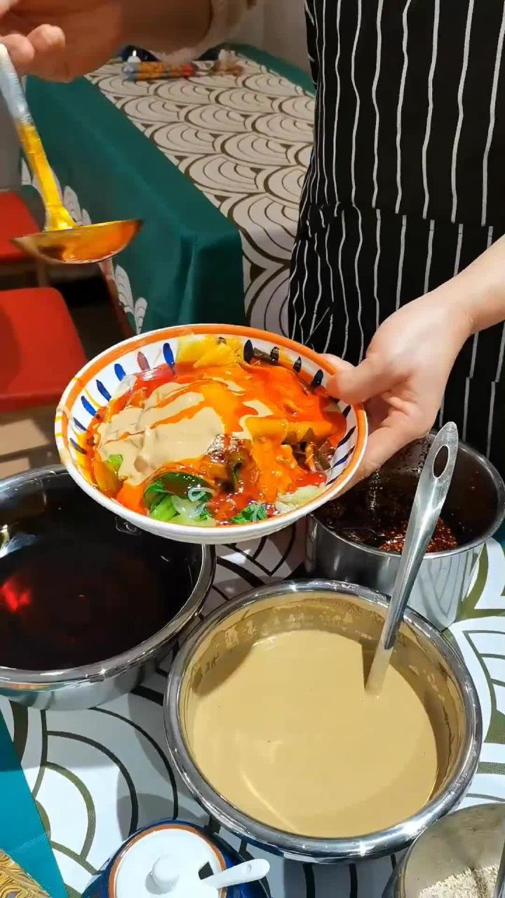 保定美食,小肚腩东北麻辣烫,粘乎的就问你迷糊不?