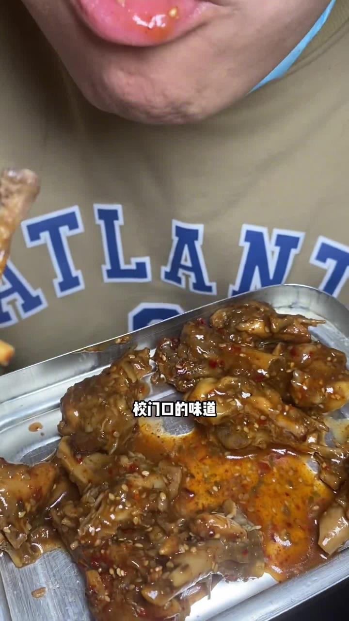沈阳美食 八零后的回忆,沈阳老式鸡骨棒,小味属实够用!