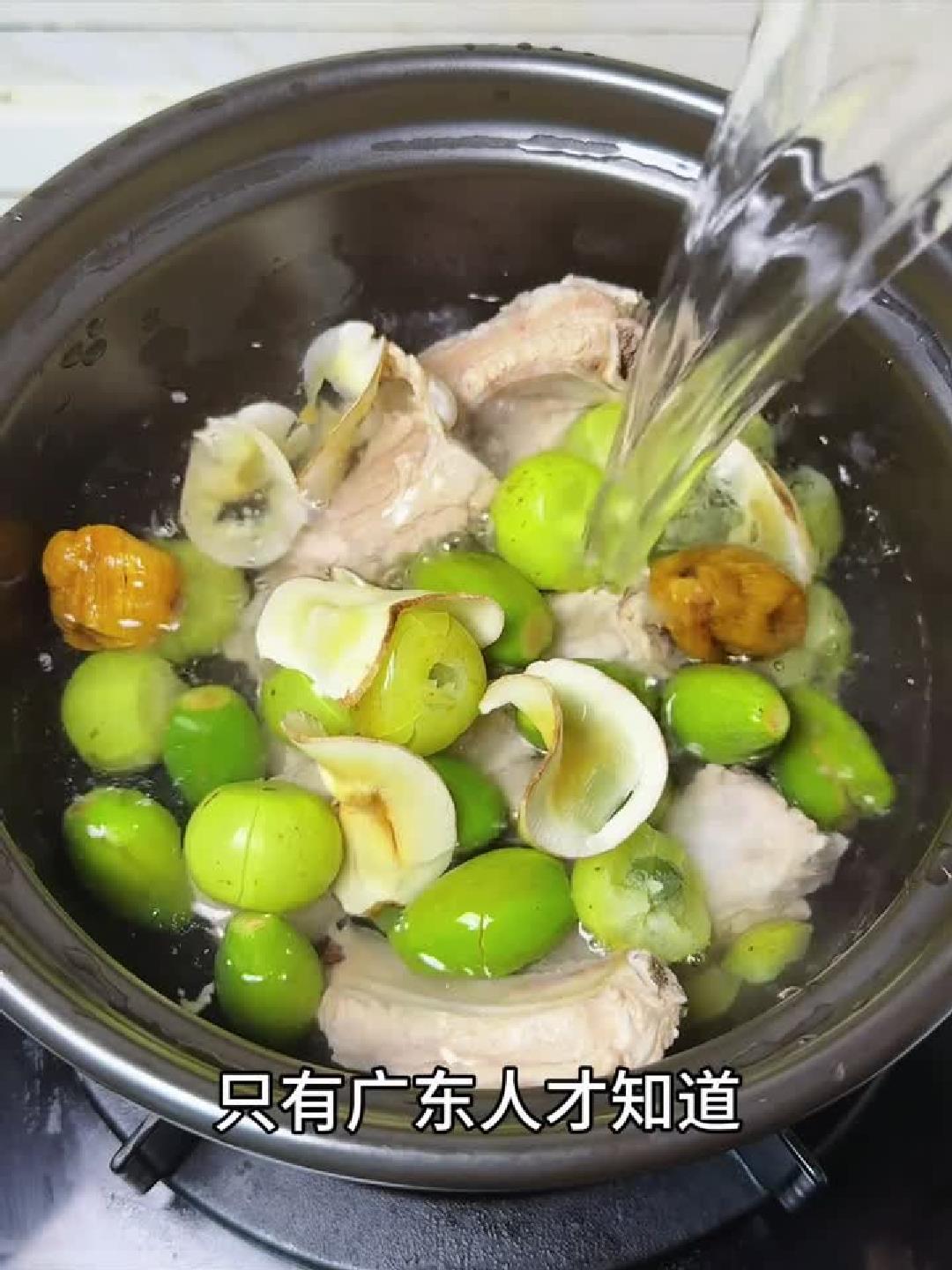 秋燥退散！这碗油柑橄榄汤，润透心脾超舒坦