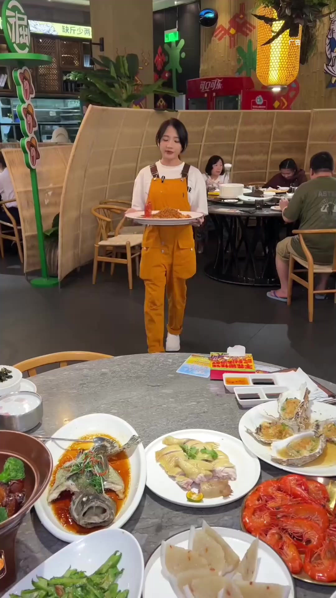 重庆美食 在三亚怎么才能不花冤枉钱,吃到活海鲜呢?(广告)