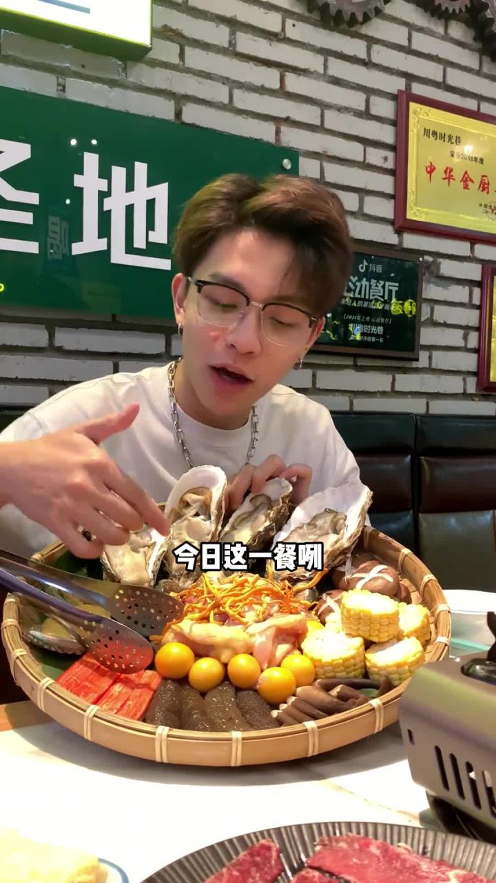 广州美食 谁能拒绝入冬时来一煲沙爹生蚝鲍鱼鸡煲火锅,深圳的这家沙爹火锅简直太顶了