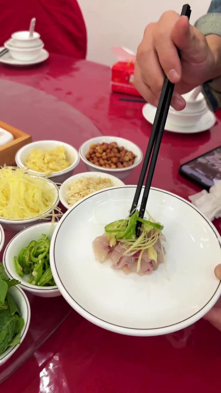 隐藏在淡水好吃客家鱼生,味道简直绝了只有少数本地人知道!你们一般晚上吃什么?