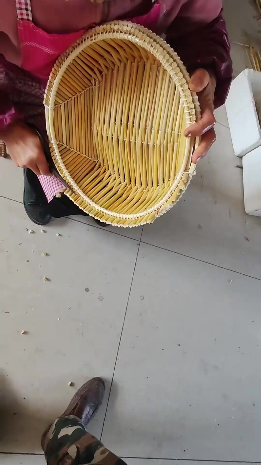 农村大娘制作的馒头筐,用高粱杆制作的,绿色纯天然