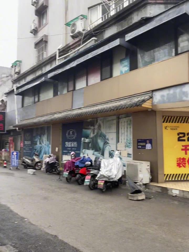 芜湖美食 听说芜湖二街藏着一个开了三十年的炒面一哥 糖醋炒面加鸭血汤 又被圈粉了