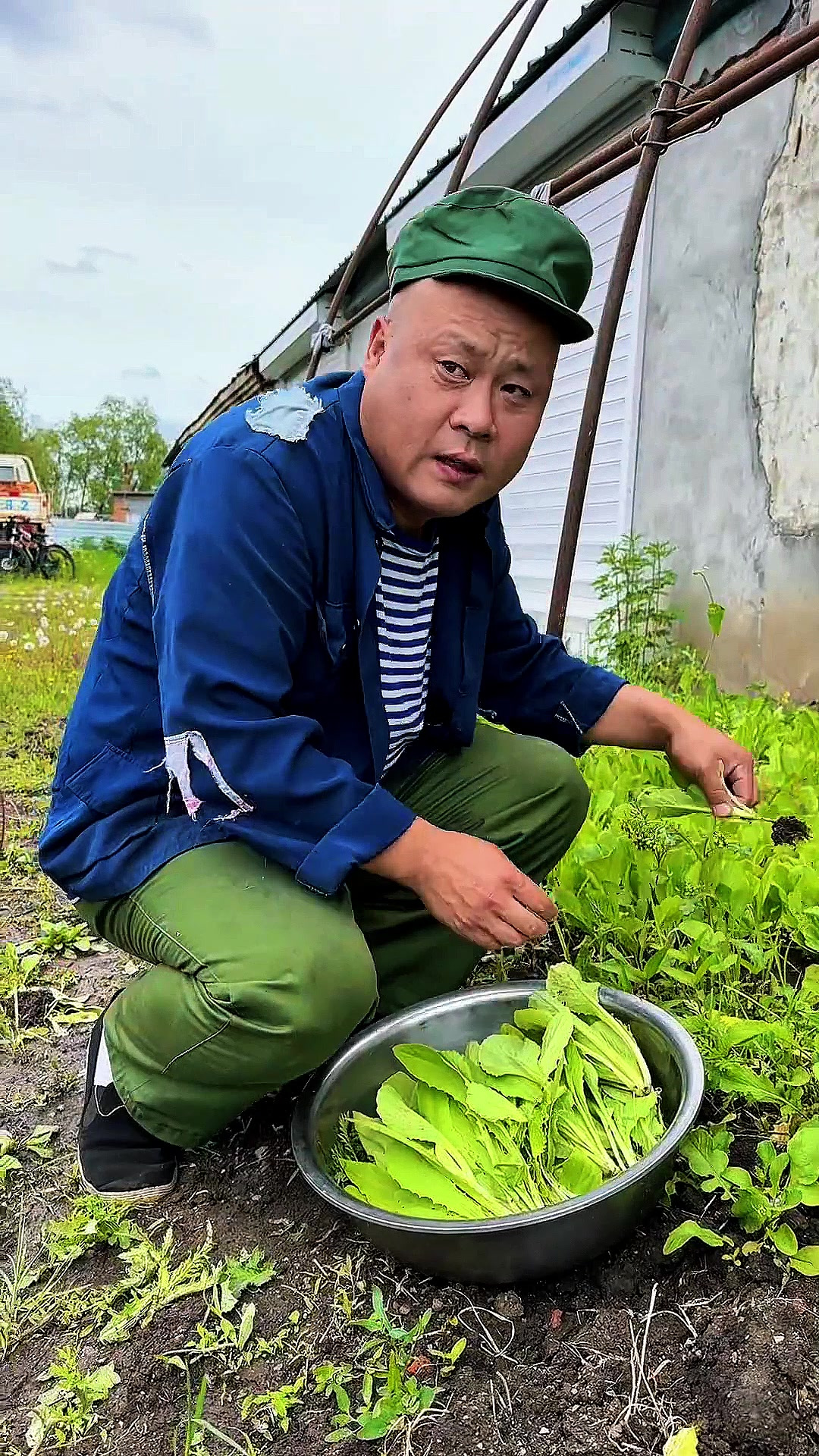鸳鸯鱼锅，驴弟这个热心肠，老婶涮火锅给送菜
