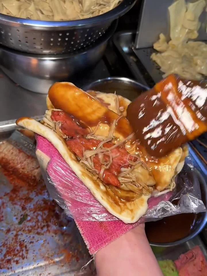 宿迁美食 建议全国普及宿迁沭阳小饼夹肉!