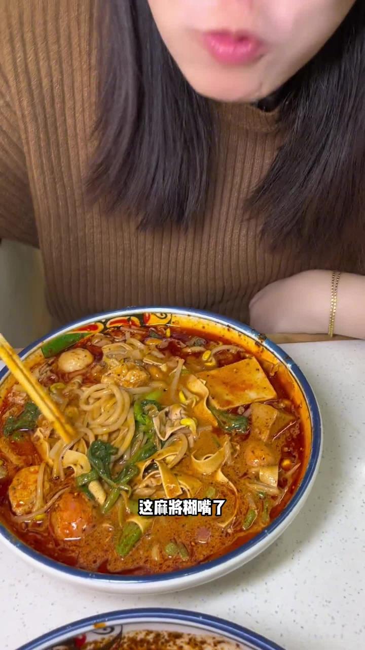 沈阳美食 整了两大碗麻辣烫,小味挺必!