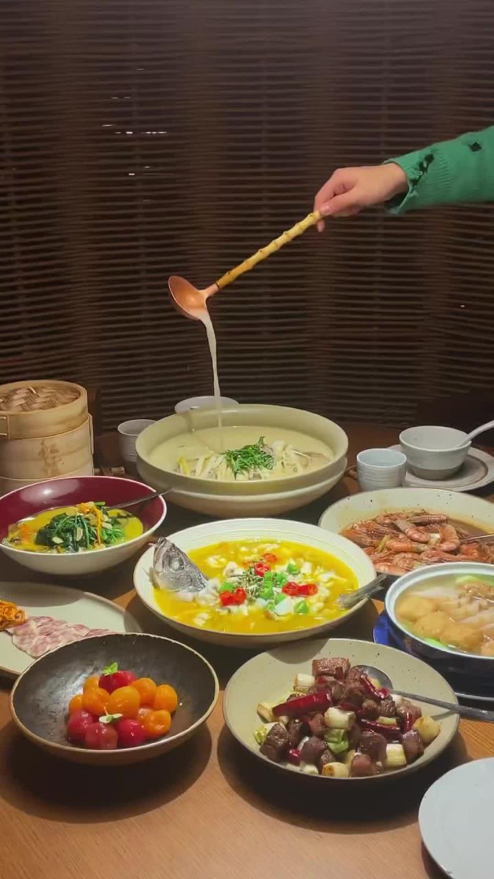 重庆巷子里的美食 我宣布这是我今年吃过环境最赞的新苏菜!一进门真的有被震撼到!