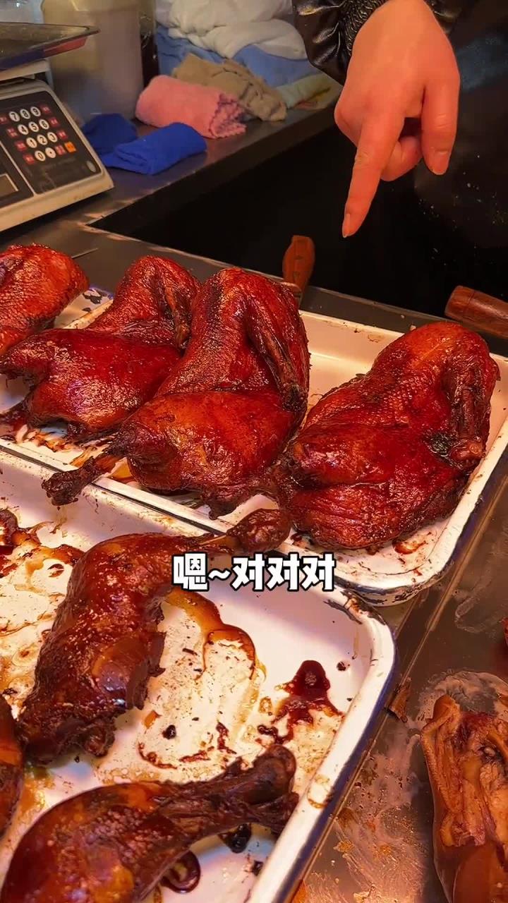 南京美食 诱人的特色火腿酱鸭～肉质紧实