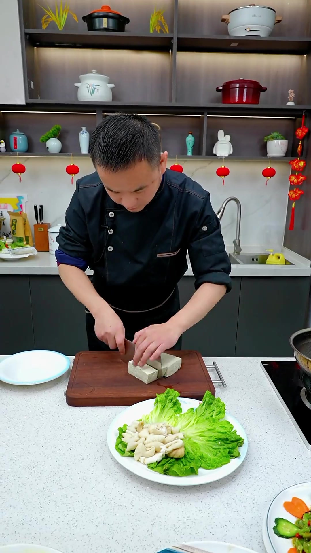 锅仔肥肠炖豆腐,出锅香气四溢,看完又学会一道拿手菜