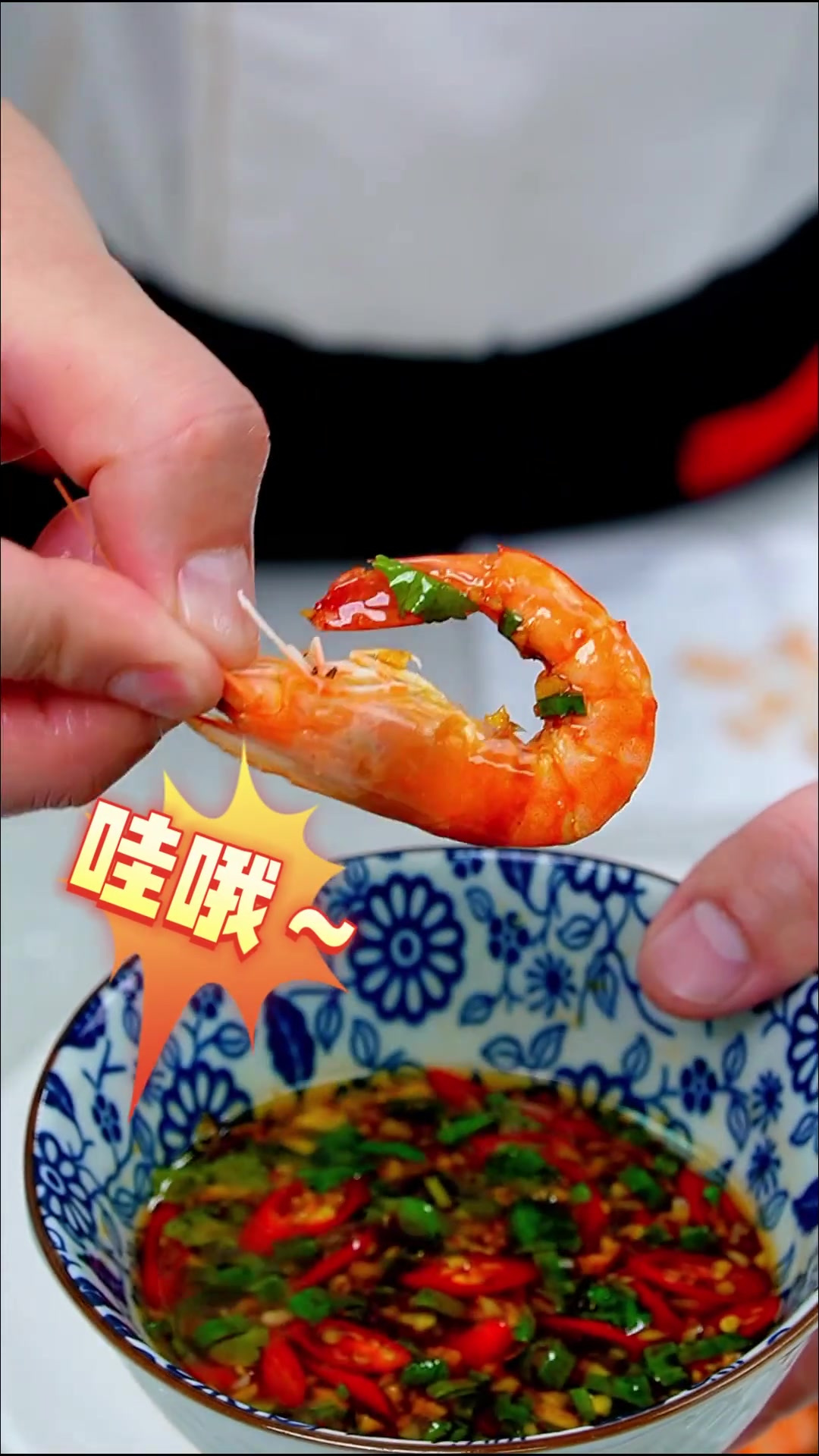白灼基围虾这样做,肉质Q弹,营养丰富,大人小孩都爱吃
