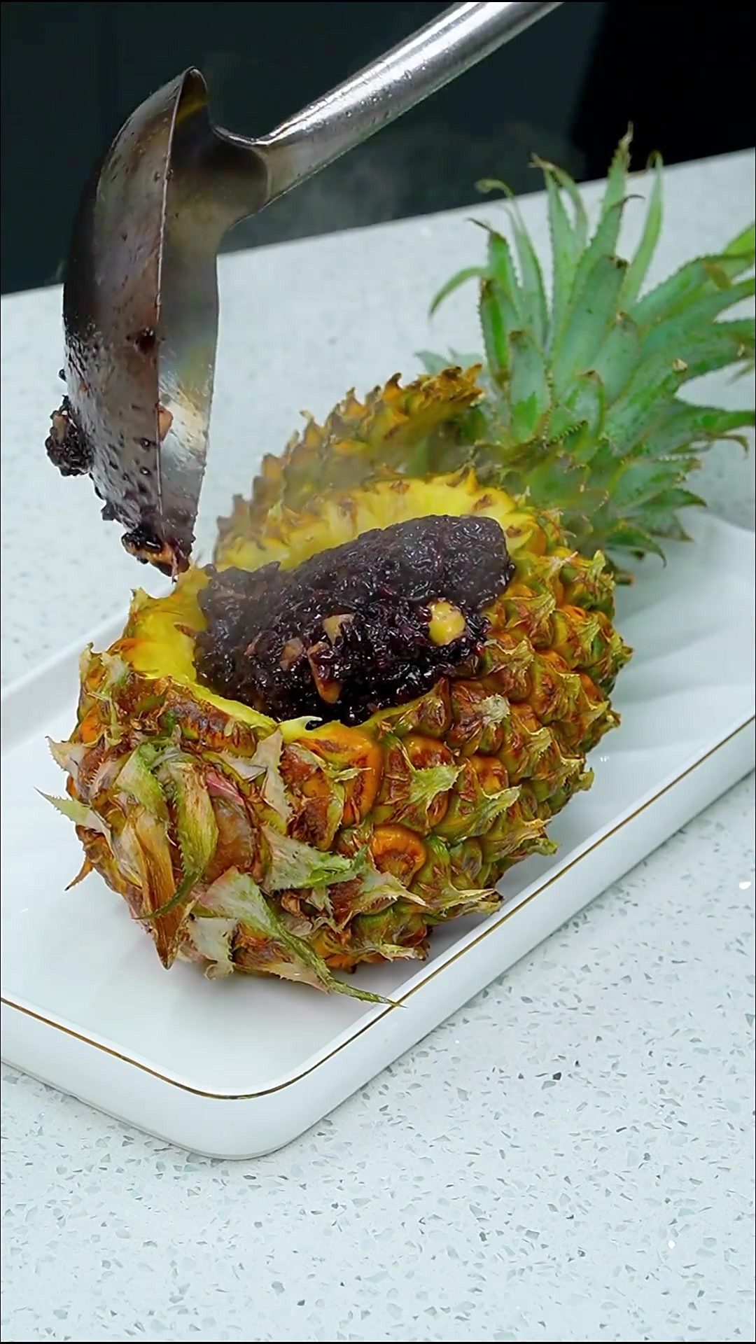 谁能拒绝这样一份酸甜爽口的菠萝炒饭,清香又开胃,做法超级简单