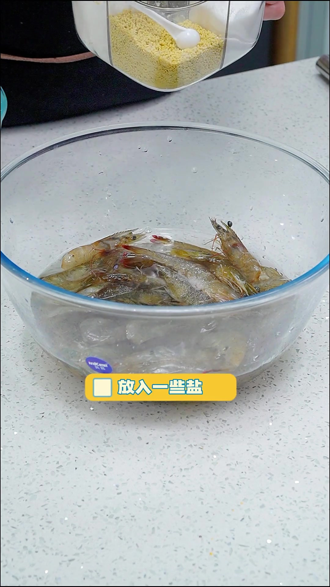 白灼基围虾这样做,肉质紧实,味道鲜美