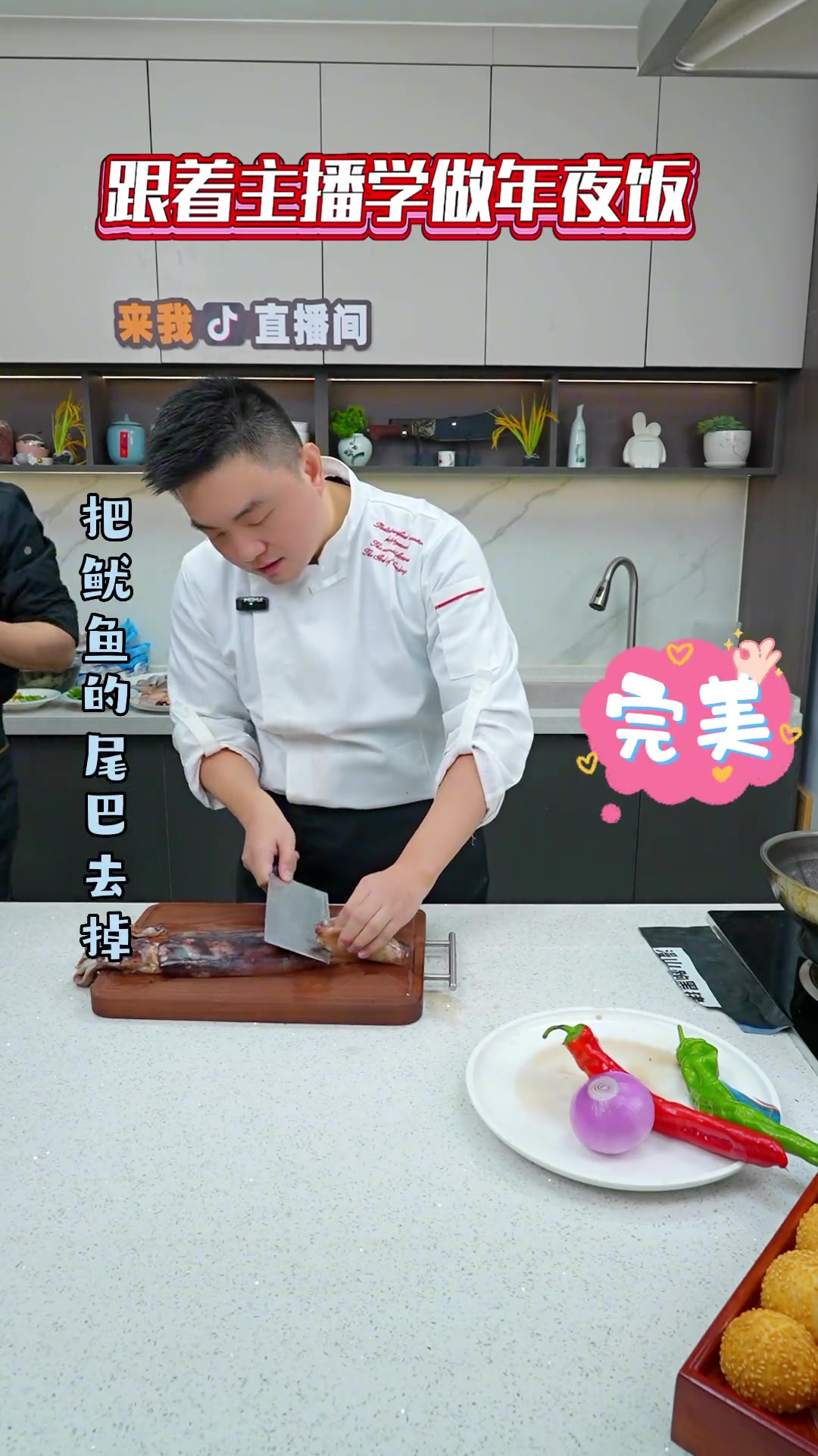 手把手教你做酱爆鱿鱼,做法简单,鲜嫩爽口无腥味