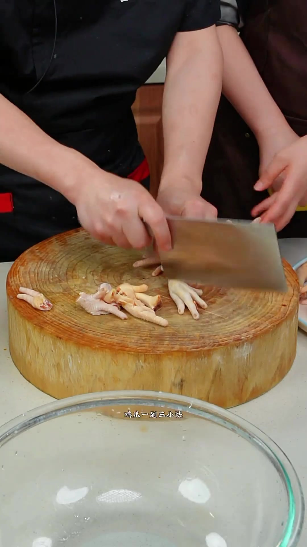 喜欢吃酸辣泡椒鸡爪，试试我这个做法，好吃到舔手指