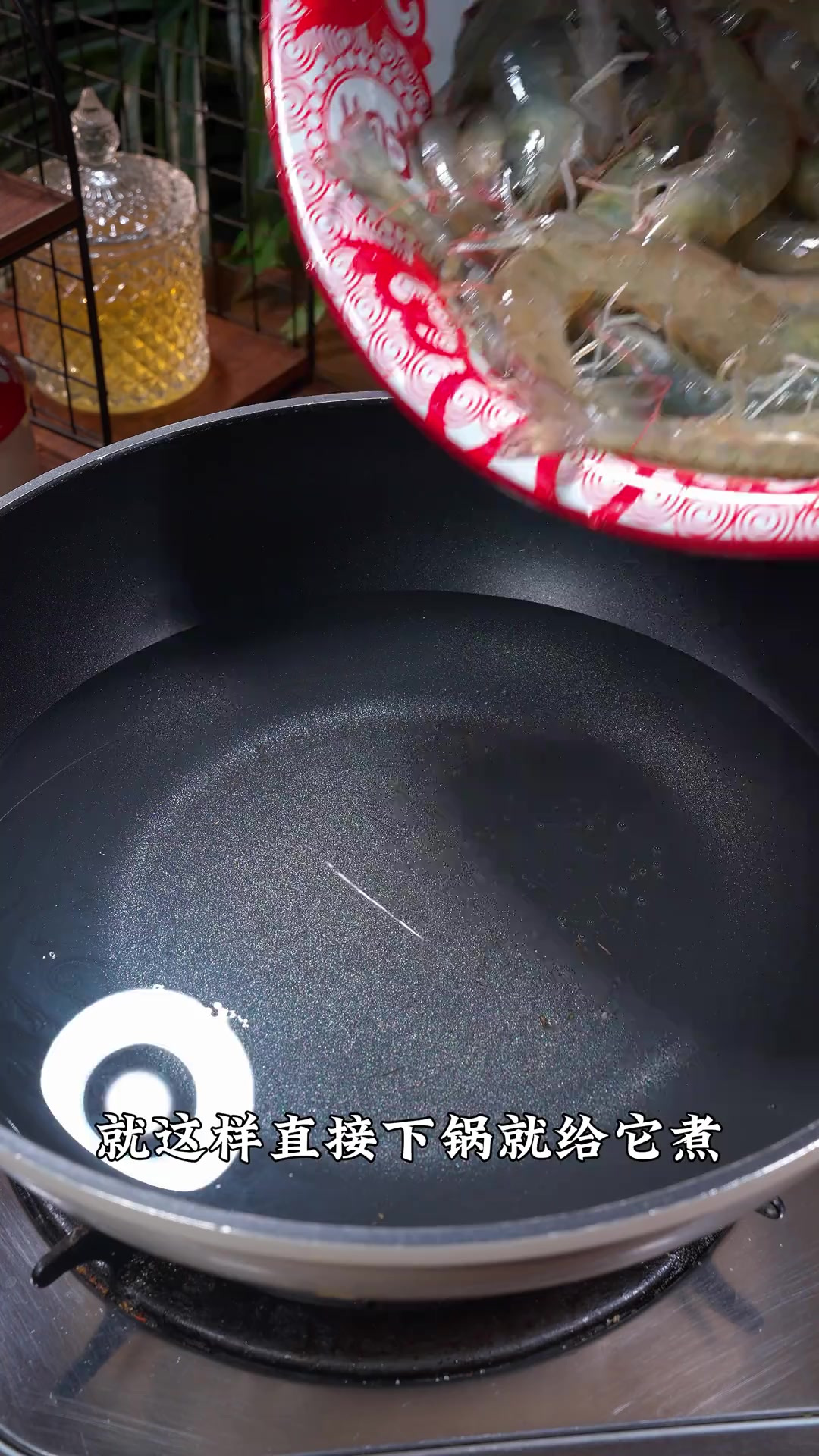 大虾换个做法，不用水煮，鲜嫩多汁，肉质紧实