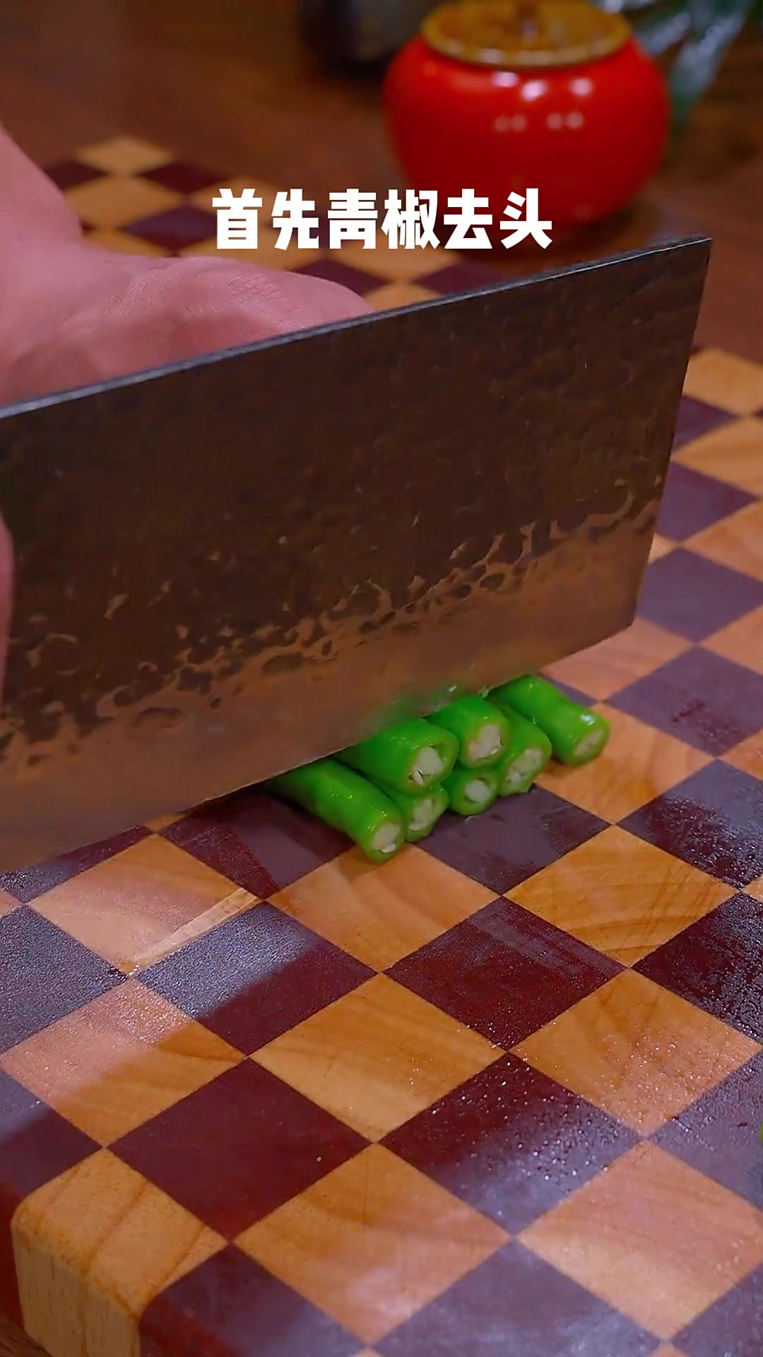 你就像我这样做个外婆菜炒鸡蛋，做法简单，香辣过瘾