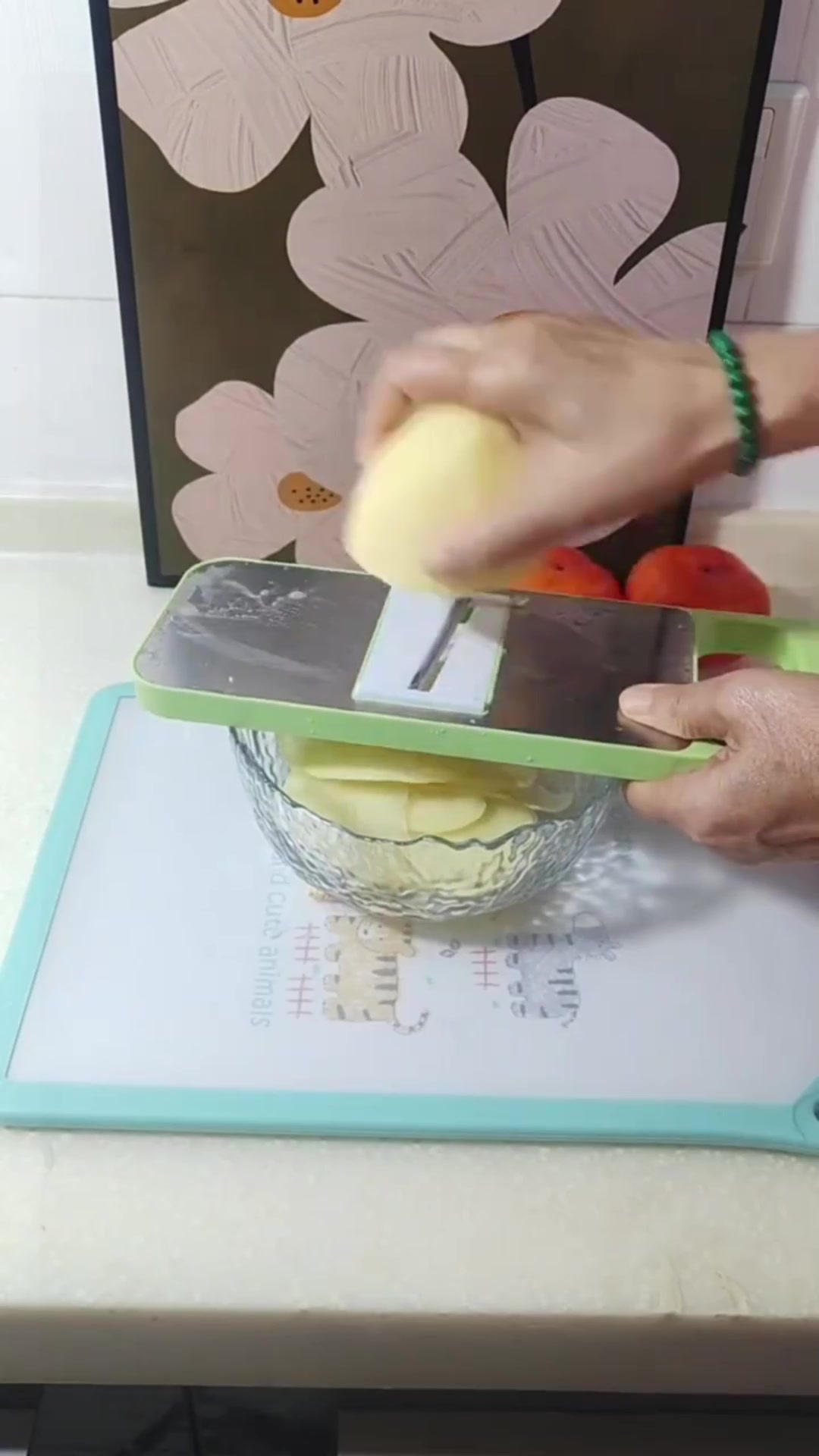 自从用了这个刨丝器,家里的菜刀再也没用过,方便又实用